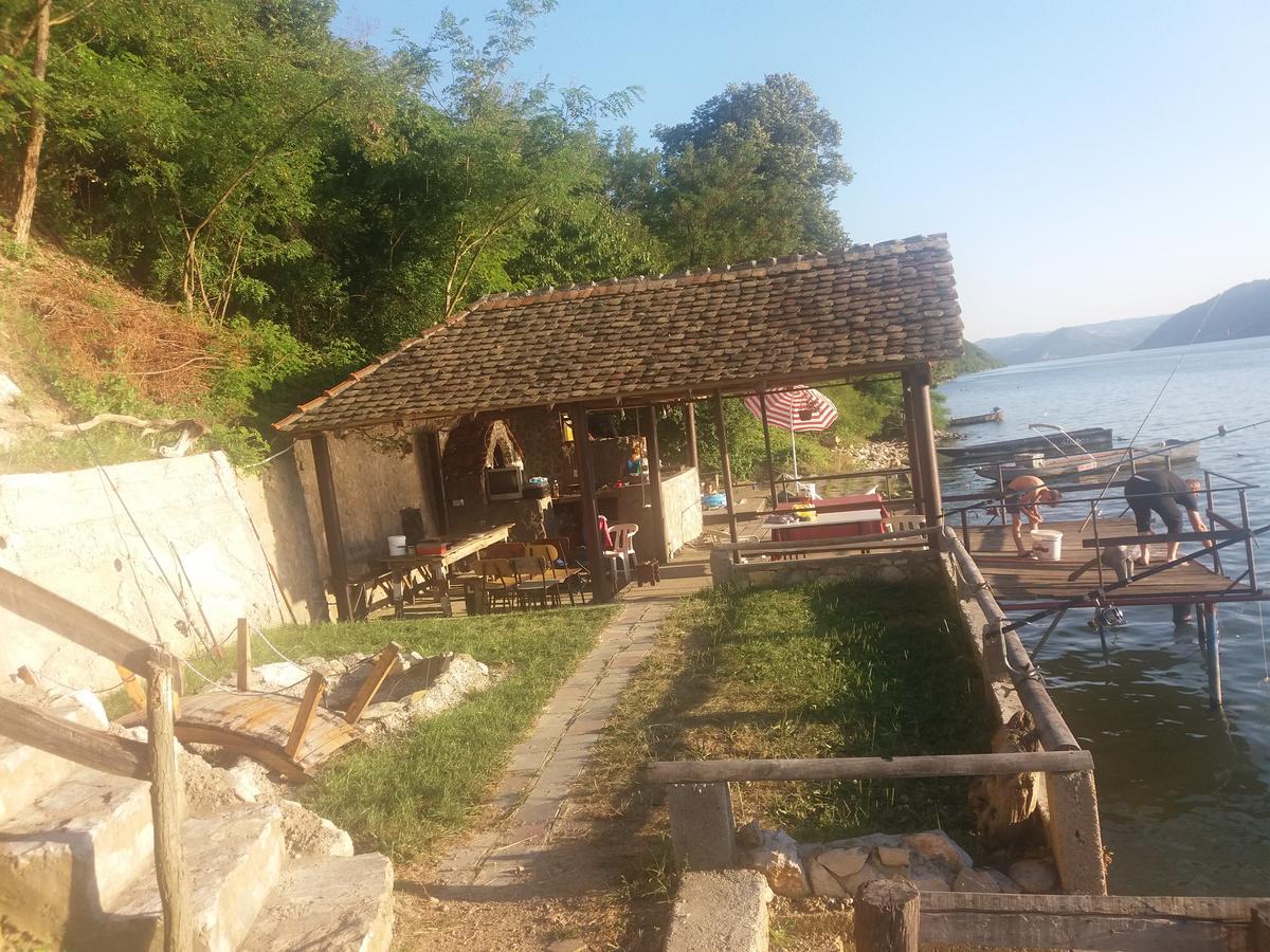 Chalet Ljubicine Kolibe Golubinje Екстериор снимка